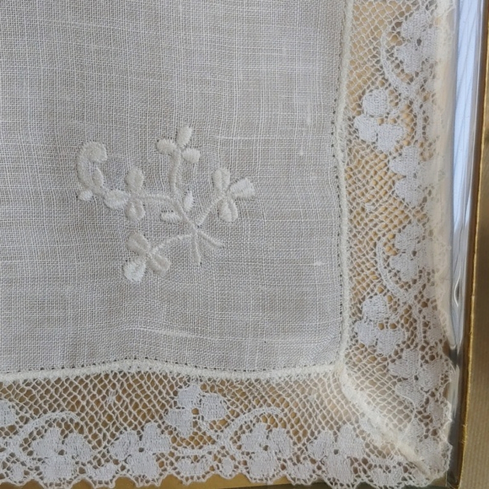 Vintage Irish Pure Linen Lace Embroidered Handkerchief NWT - Picture 4 of 14